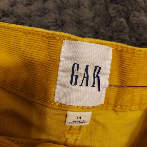 Gap corduroy shorts. New with tags. Yellow size 14 - Picture 4 of 5